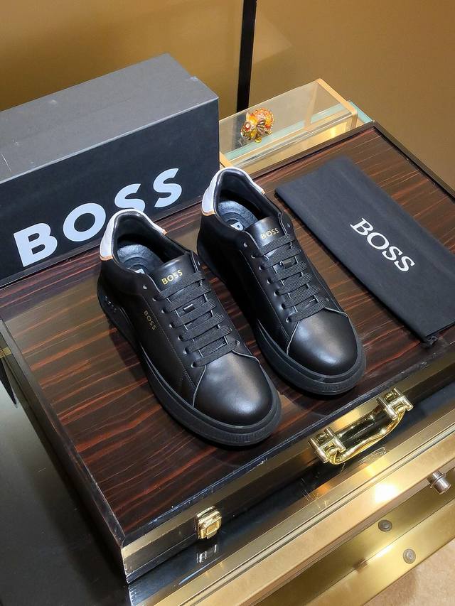 商品名称：Boss 波士 正规码数: 38-44 休闲鞋 商品材料：精选 牛皮鞋面，柔软羊皮垫脚；原厂特供大底。